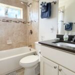 Guest Bathroom Villa Happy Gator